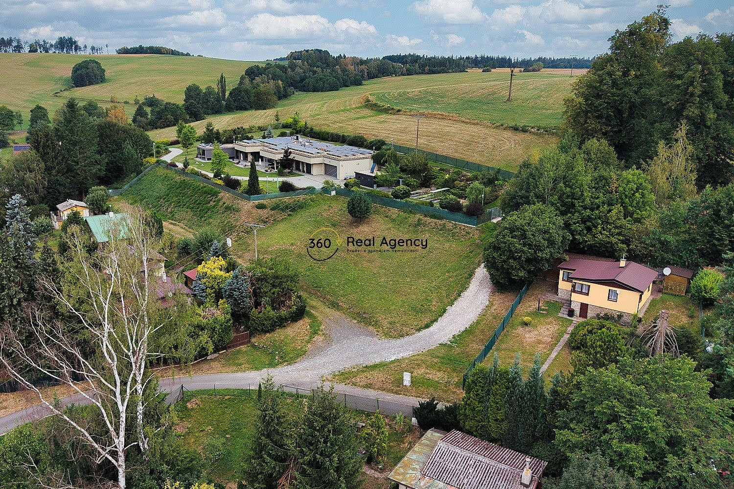Prodej pozemku 837 m² – fotografie 3