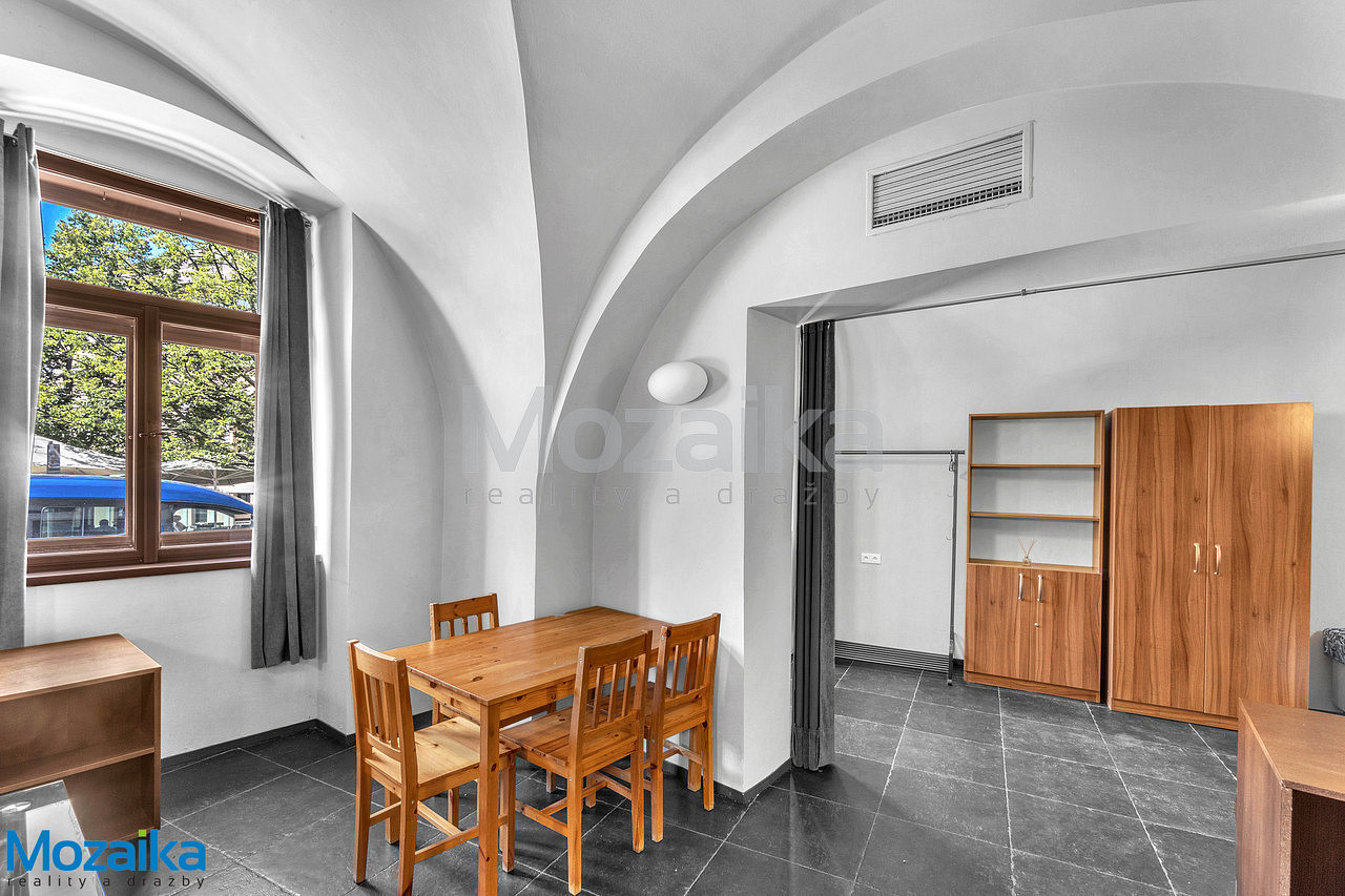 Pronájem bytu 2+kk 80 m² — photo 2