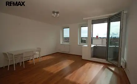 Pronájem bytu 1+kk 33 m², U hřiště, Velký Osek, okres Kolín