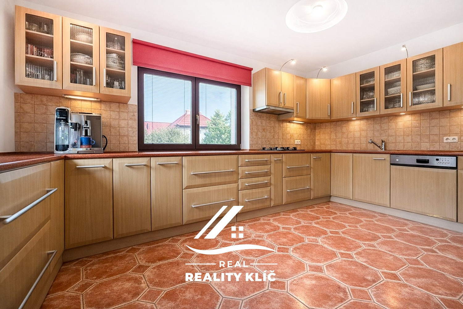 Prodej domu 240 m² s pozemkem 991 m² – fotografie 3