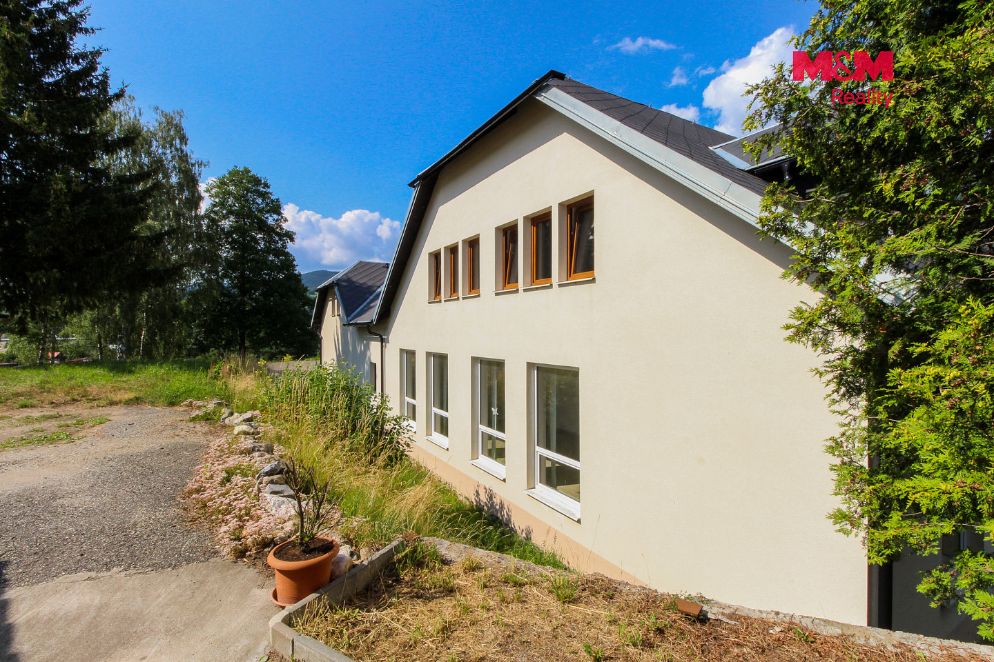 Prodej obchodních prostor 1 051 m² — photo 2