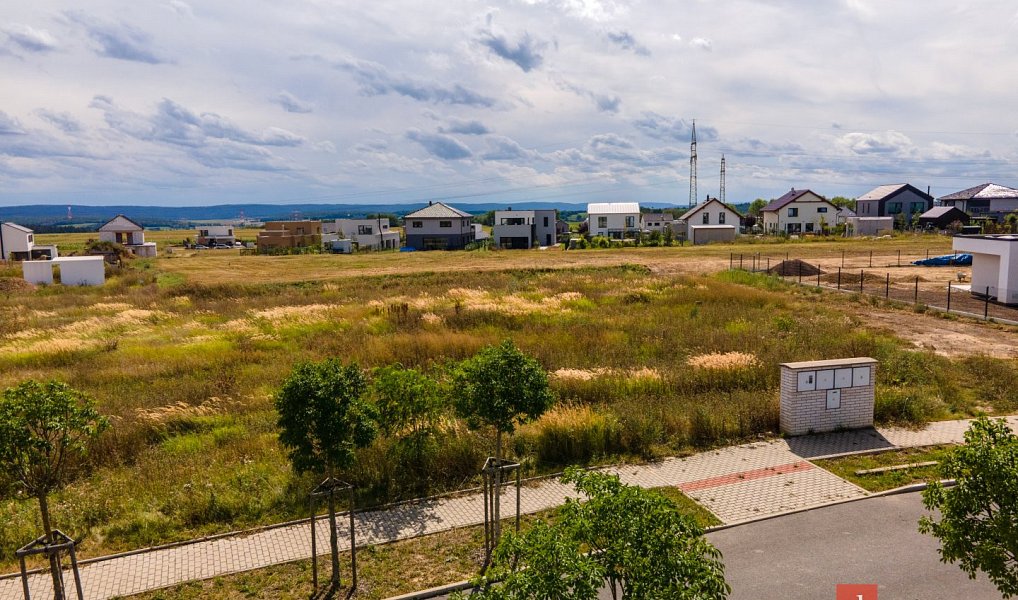 Prodej stavebního pozemku 842 m², Vysoký Újezd – náhled fotky 3
