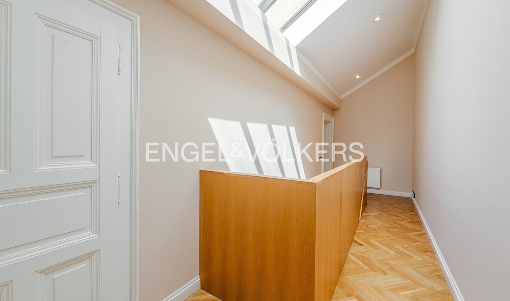 Pronájem bytu 6+kk 210 m², Praha – náhled fotky 11