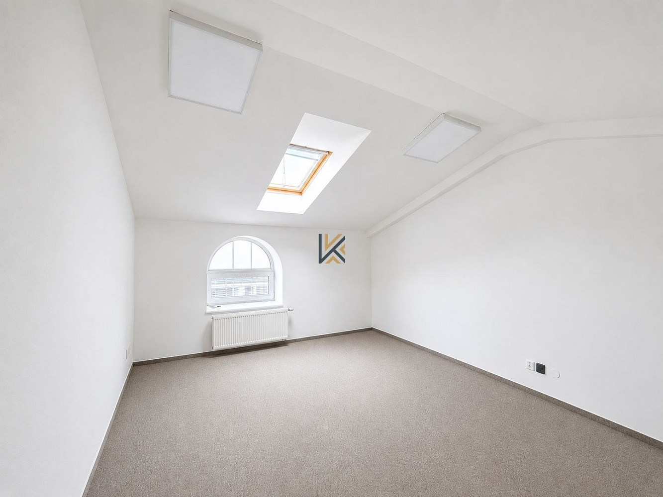 Pronájem kanceláře 45 m² – fotografie 2