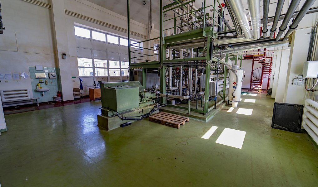 Prodej výrobních prostor 861 m², Bezno – náhled fotky 5