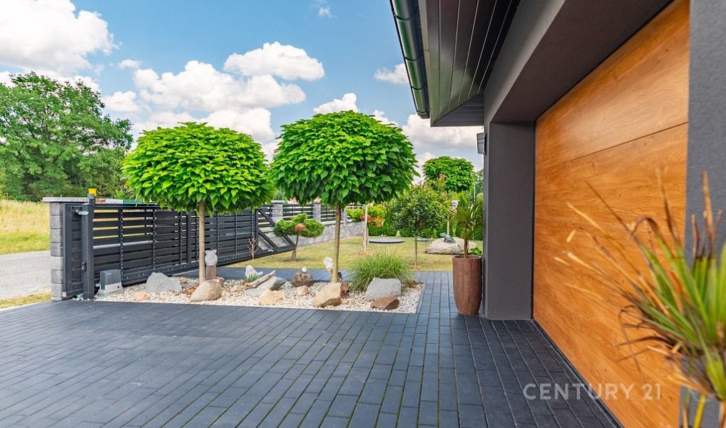 Prodej domu 260 m² s pozemkem 906 m², Hajany – náhled fotky 23