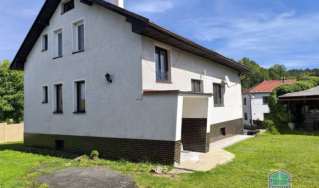 Prodej domu 173 m² s pozemkem 802 m², Hrádek – náhled fotky 2