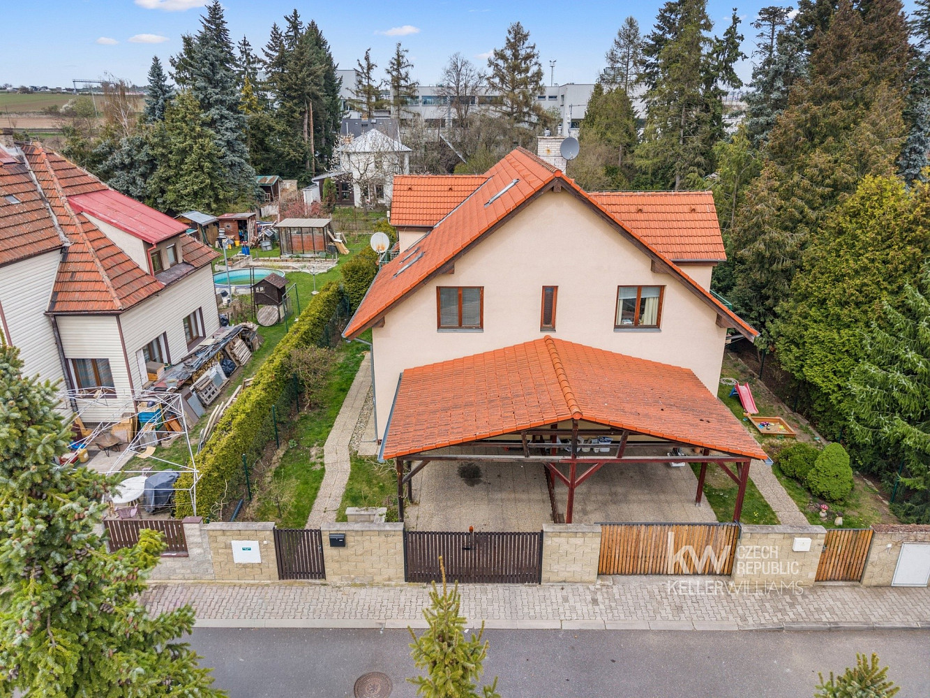 Prodej domu 121 m² s pozemkem 388 m² – fotografie 2