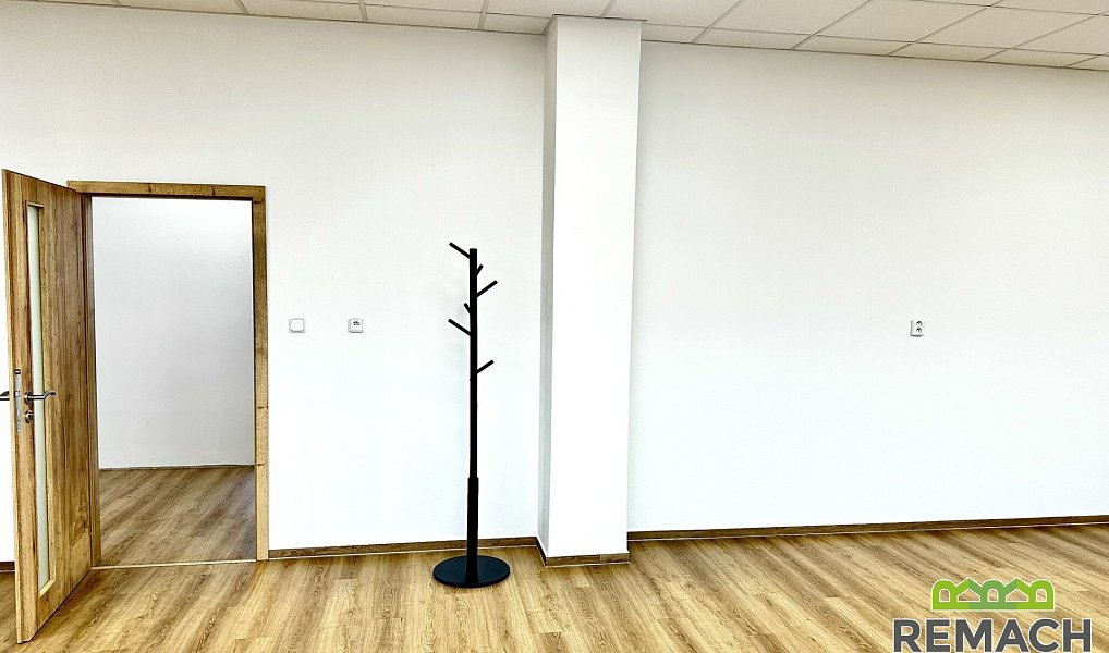 Pronájem kanceláře 500 m², Kunovice – náhled fotky 4
