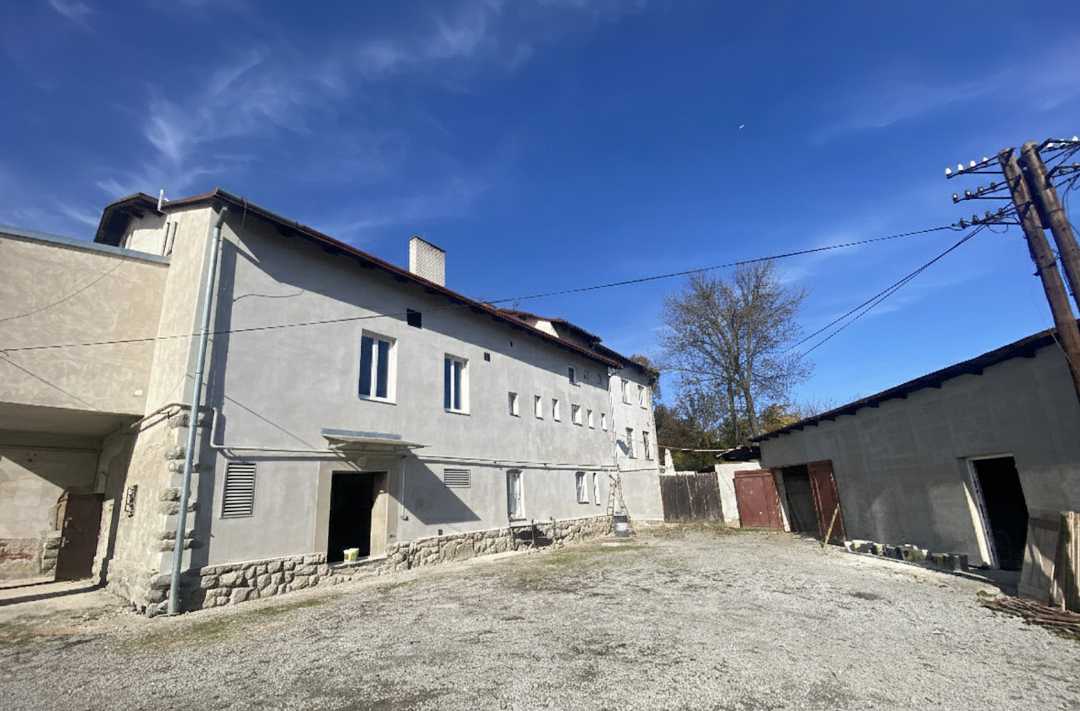 Prodej obchodních prostor 1 800 m²