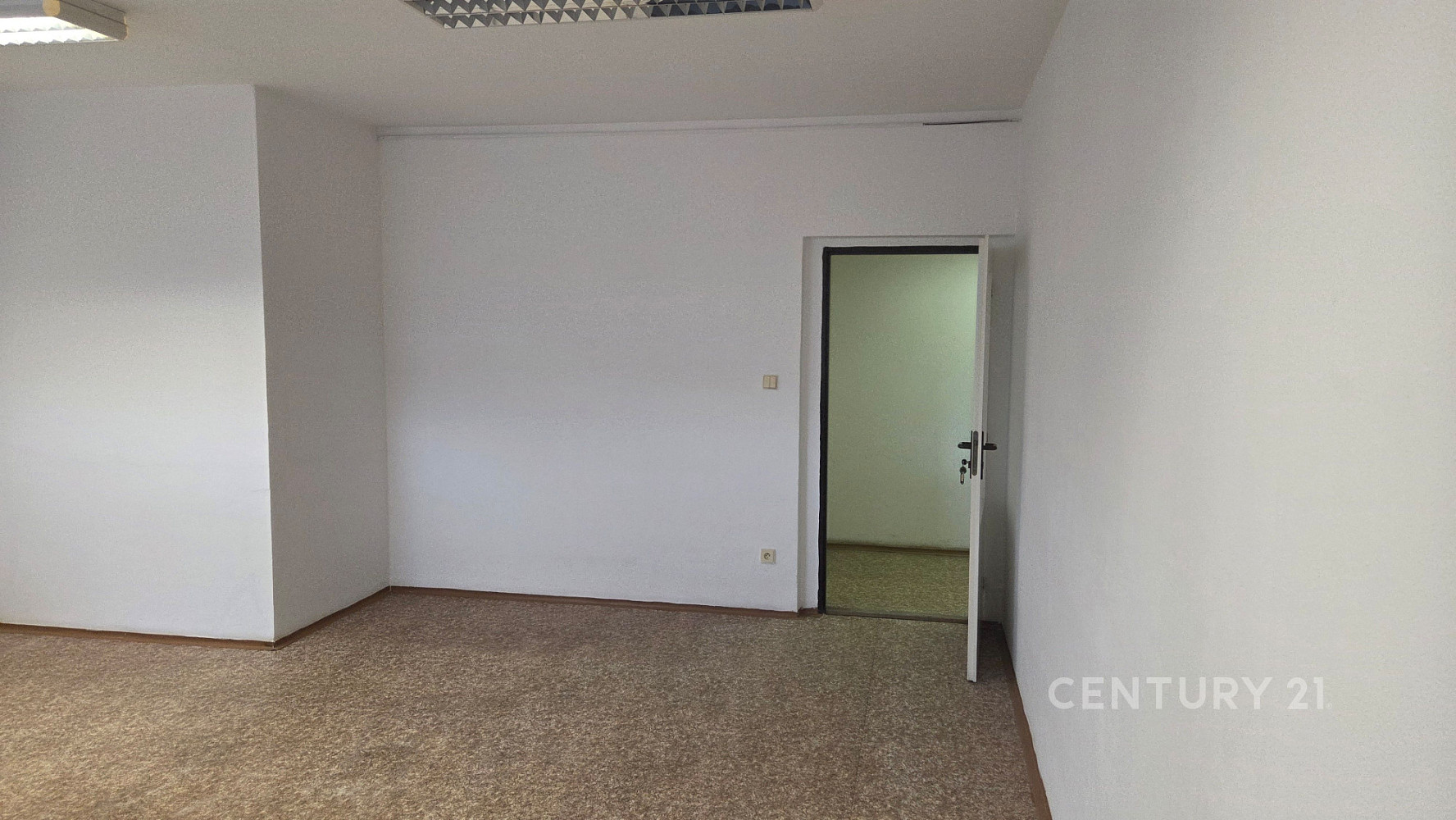 Pronájem kanceláře 86 m² – fotografie 3