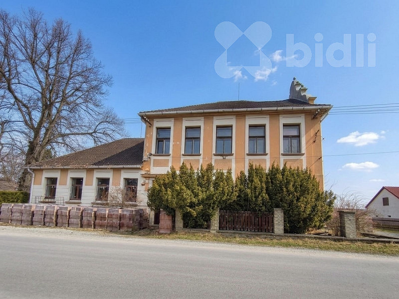 Prodej nájemního domu, činžáku 700 m² — photo 2