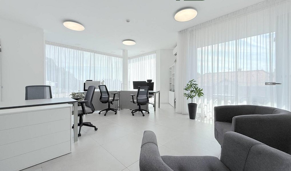 Pronájem kanceláře 122 m², Praha – náhled fotky 3