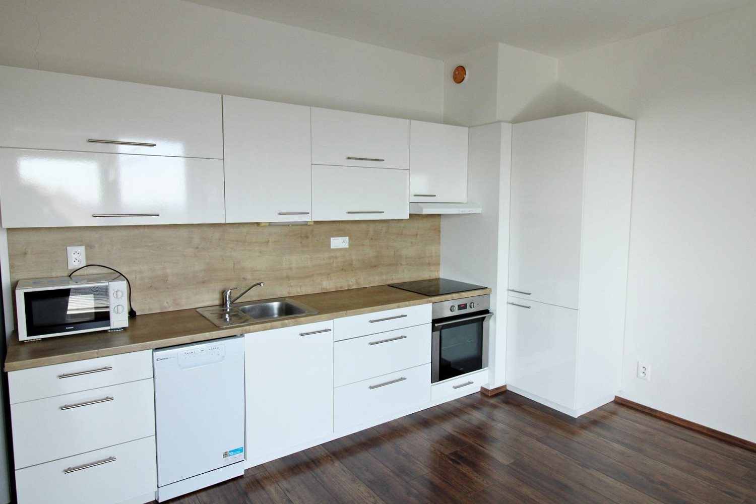 Pronájem bytu 1+kk 50 m² – fotografie 4