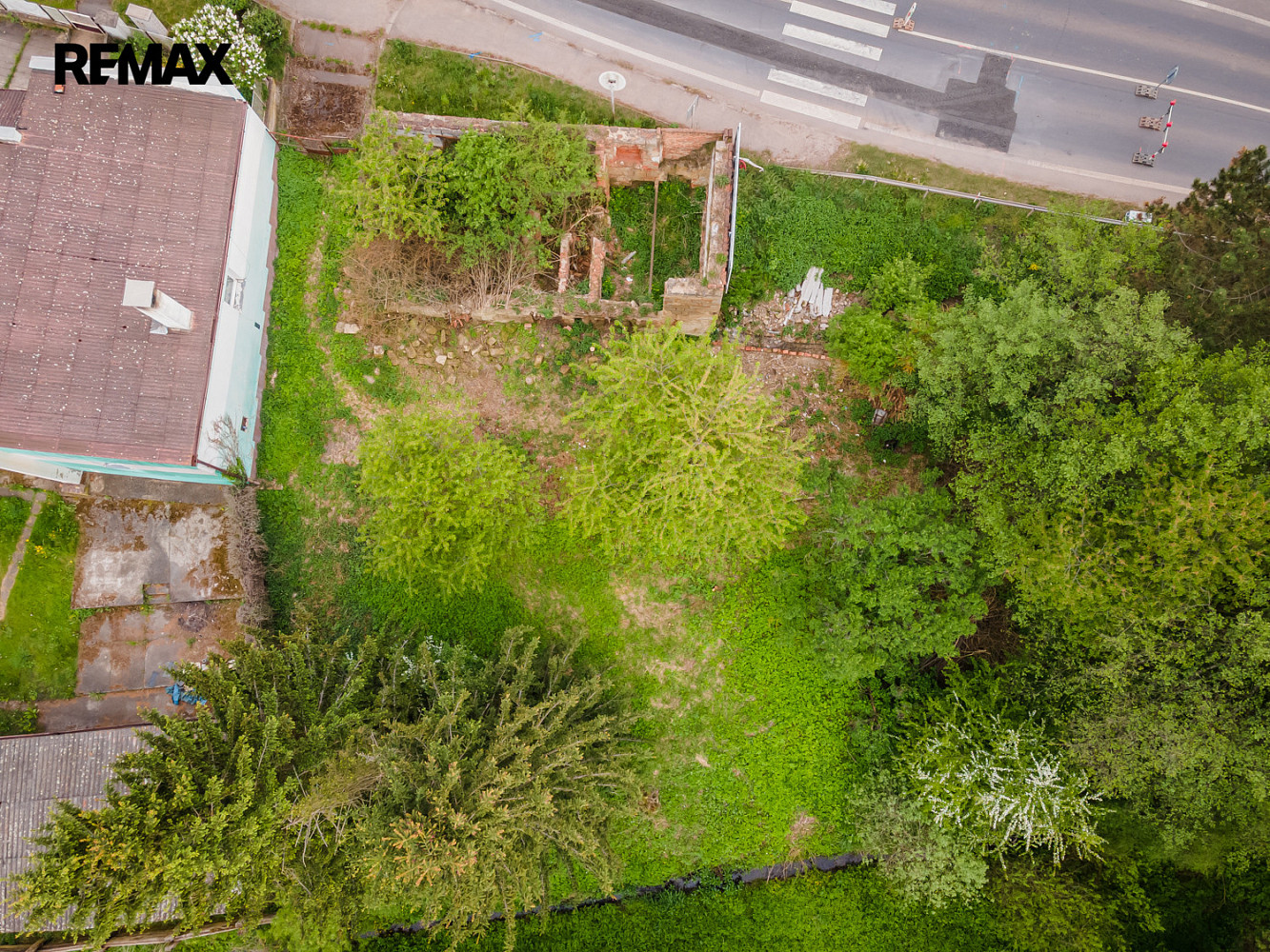 Prodej stavebního pozemku 2 104 m² – fotografie 3