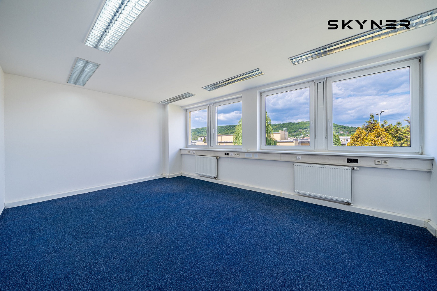 Pronájem obchodních prostor 400 m² – fotografie 2