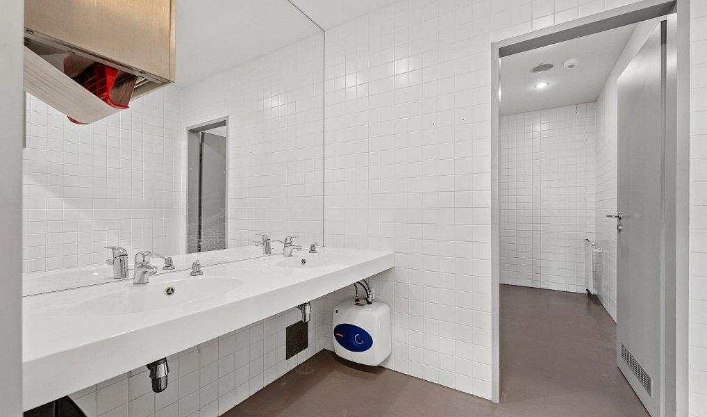 Pronájem kanceláře 168 m², Praha – náhled fotky 9