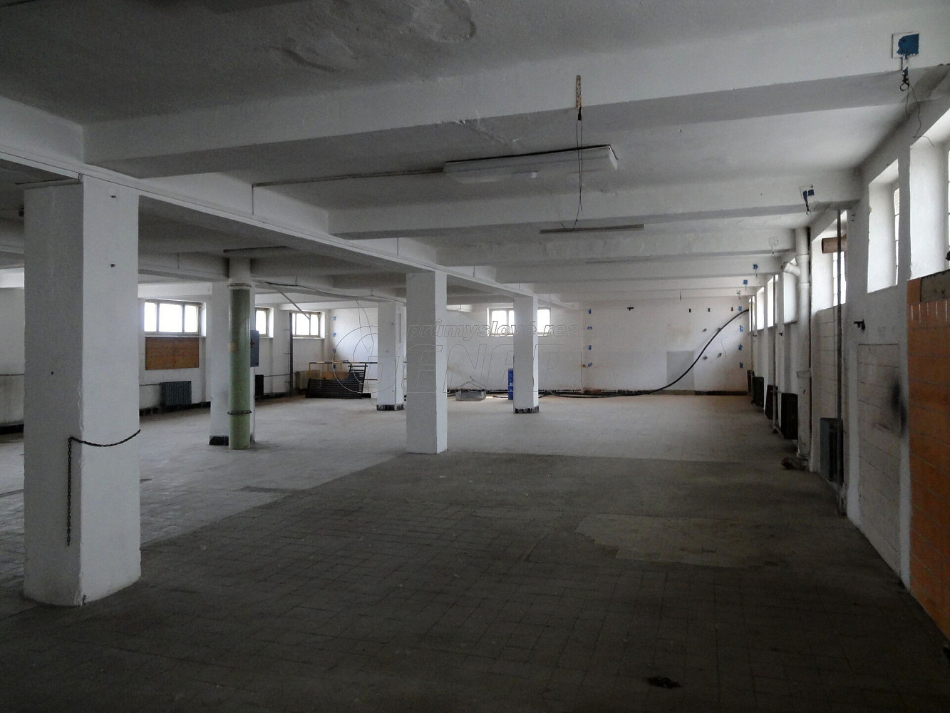 Pronájem skladovacích prostor 2 200 m²