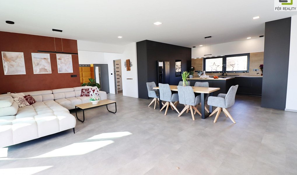 Prodej domu 219 m² s pozemkem 1 132 m², Žitenice – náhled fotky 2