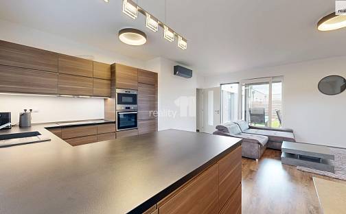 Pronájem domu 136 m² s pozemkem 313 m², Manželů Dostálových, Praha 9 - Hostavice