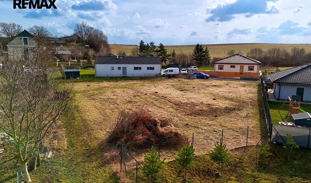 Prodej stavebního pozemku 1 104 m², Hrobce – náhled fotky 5