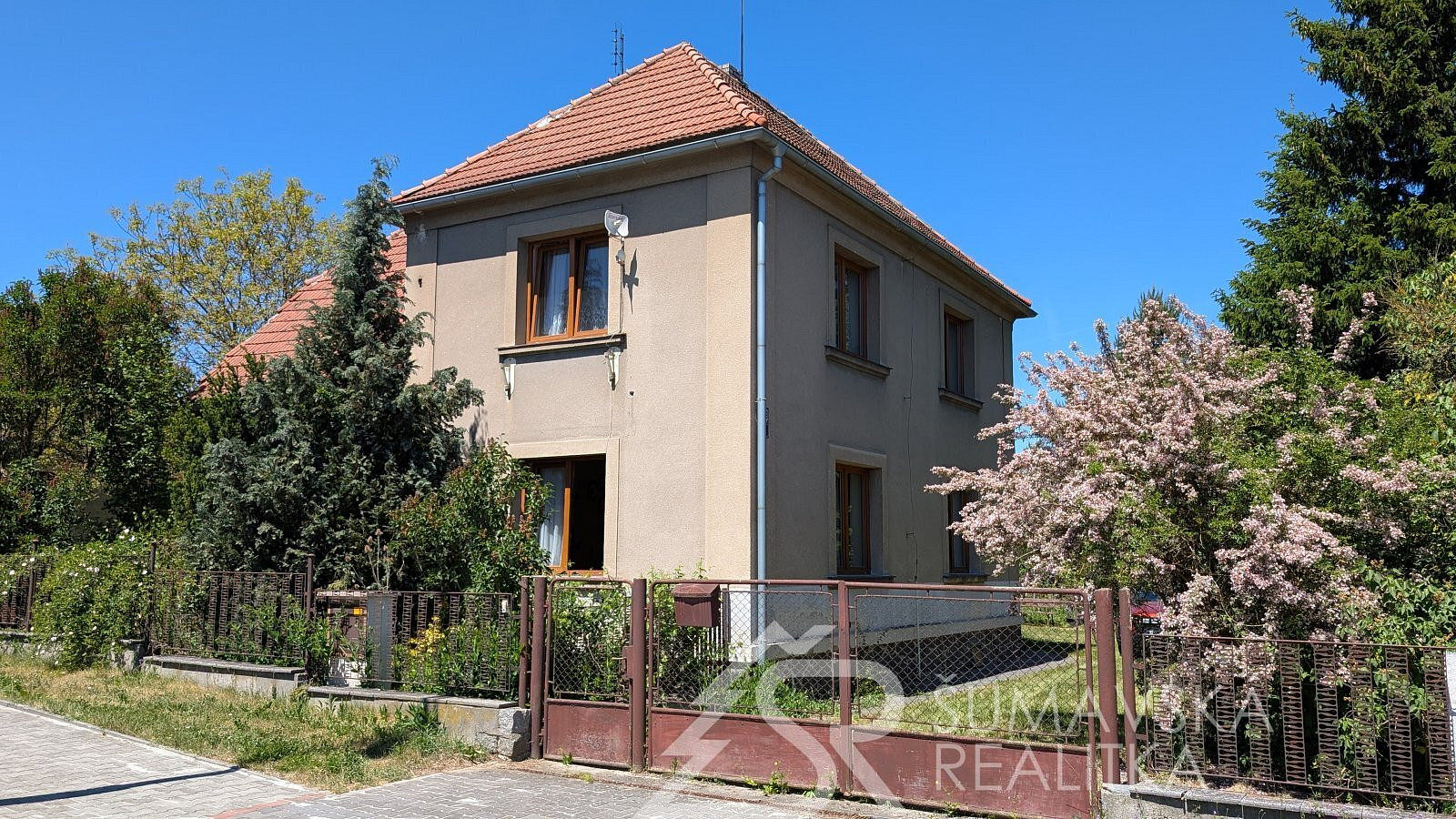 Prodej domu 1 020 m² s pozemkem 1 065 m²