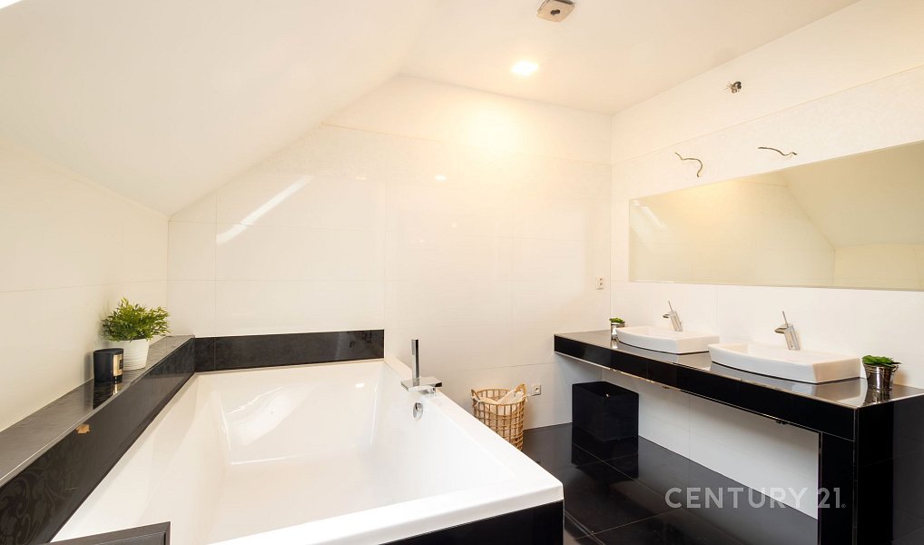 Prodej domu 181 m² s pozemkem 311 m², Kolín – náhled fotky 24