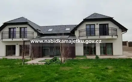 Prodej domu 767 m² s pozemkem 2 143 m²