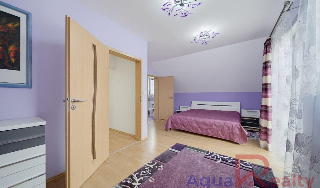 Prodej domu 206 m² s pozemkem 907 m², Nová Role – náhled fotky 11