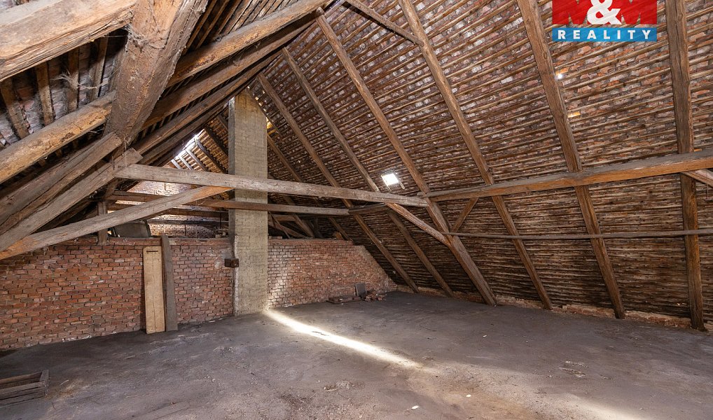 Prodej domu 330 m² s pozemkem 43 267 m², Moravany – náhled fotky 21
