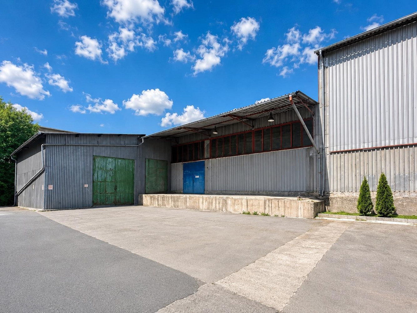 Pronájem skladovacích prostor 885 m²