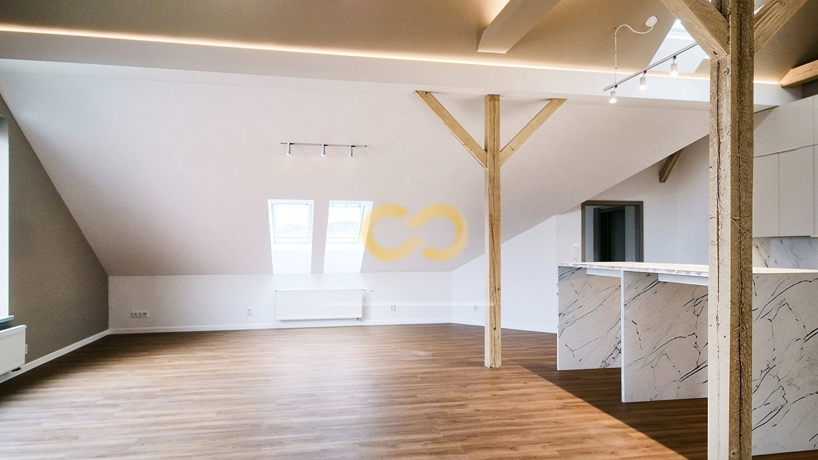 Pronájem bytu 2+kk 146 m² – fotografie 2