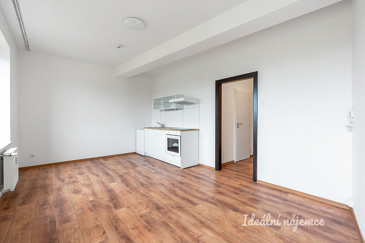 Pronájem bytu 1+kk 32 m² — photo 2