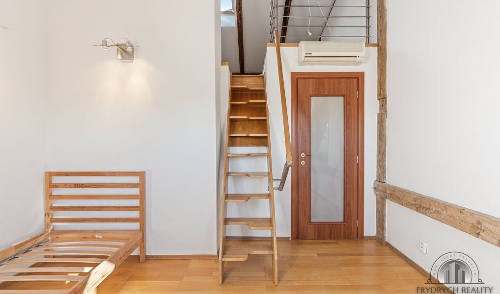 Pronájem bytu 5+1 160 m², Praha – náhled fotky 30