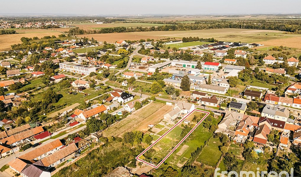 Prodej stavebního pozemku 1 033 m², Dyjákovice – náhled fotky 8