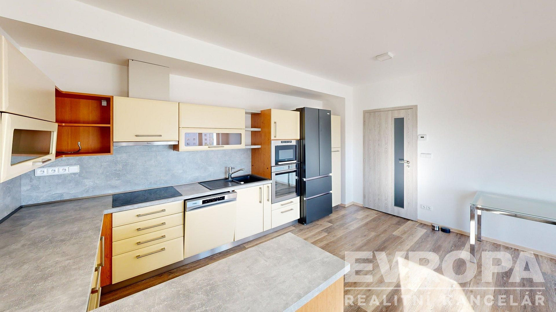 Pronájem bytu 3+kk 81 m² – fotografie 2