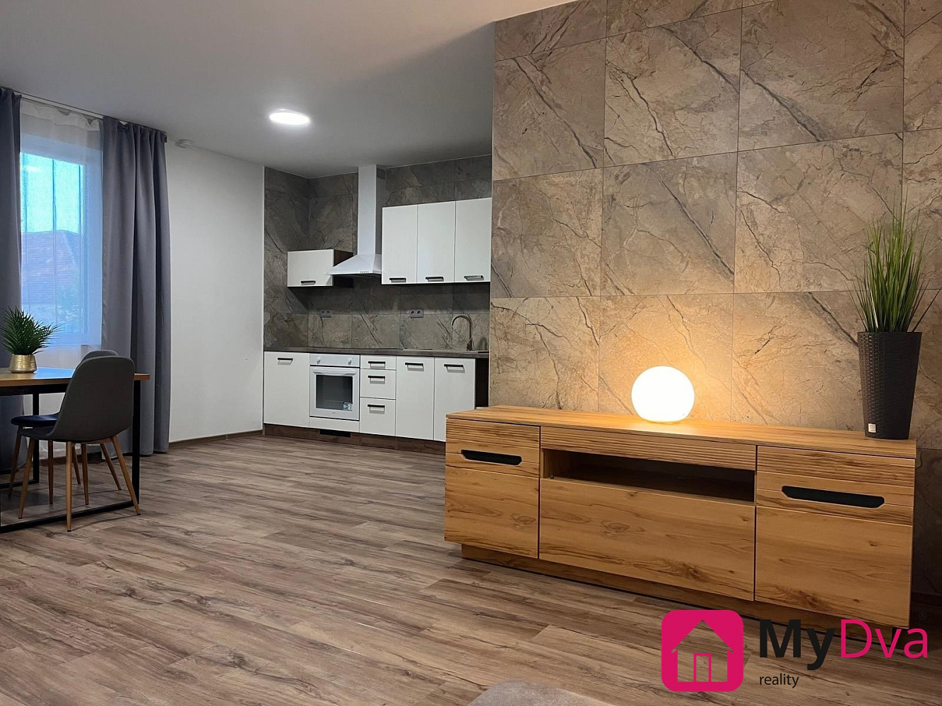 Pronájem bytu 2+kk 62 m² – fotografie 3