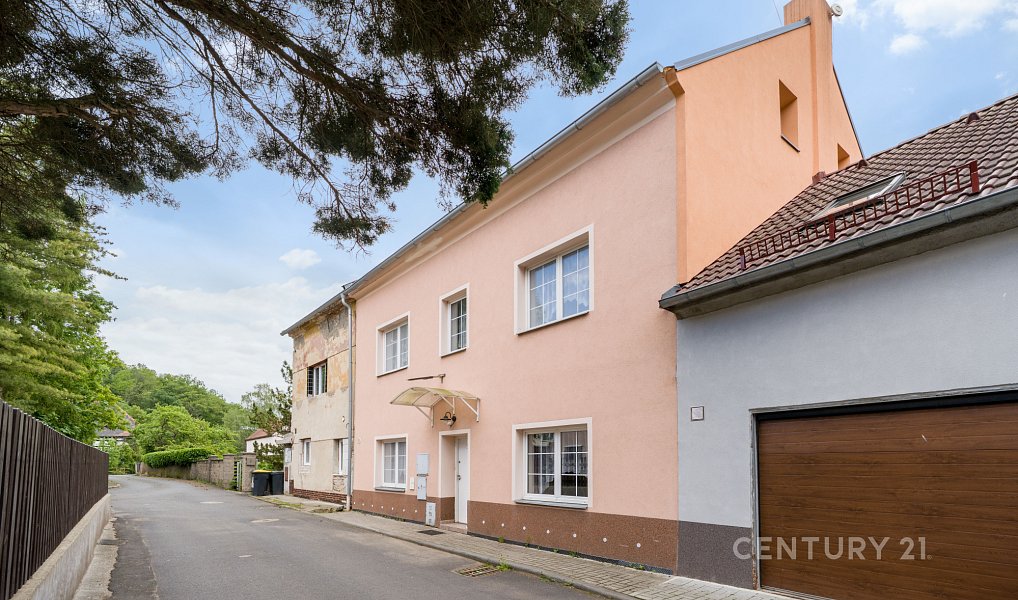 Prodej domu 241 m² s pozemkem 428 m², Chlumec – náhled fotky 2