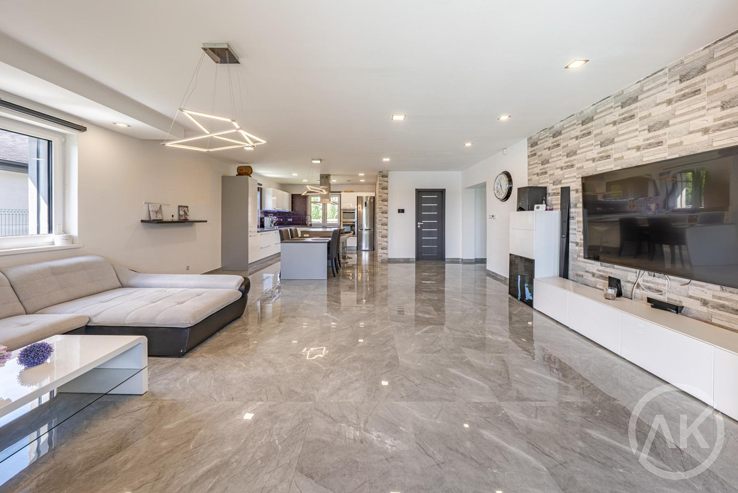 Prodej domu 163 m² s pozemkem 672 m² – fotografie 3