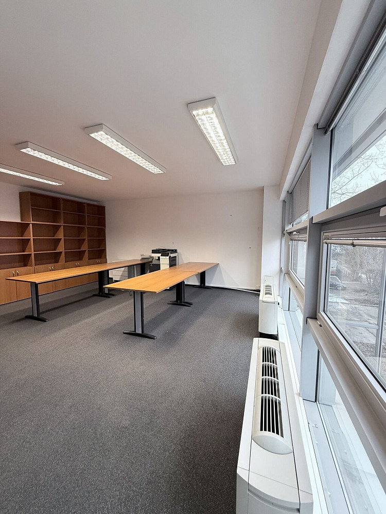 Pronájem kanceláře 38 m² – fotografie 3