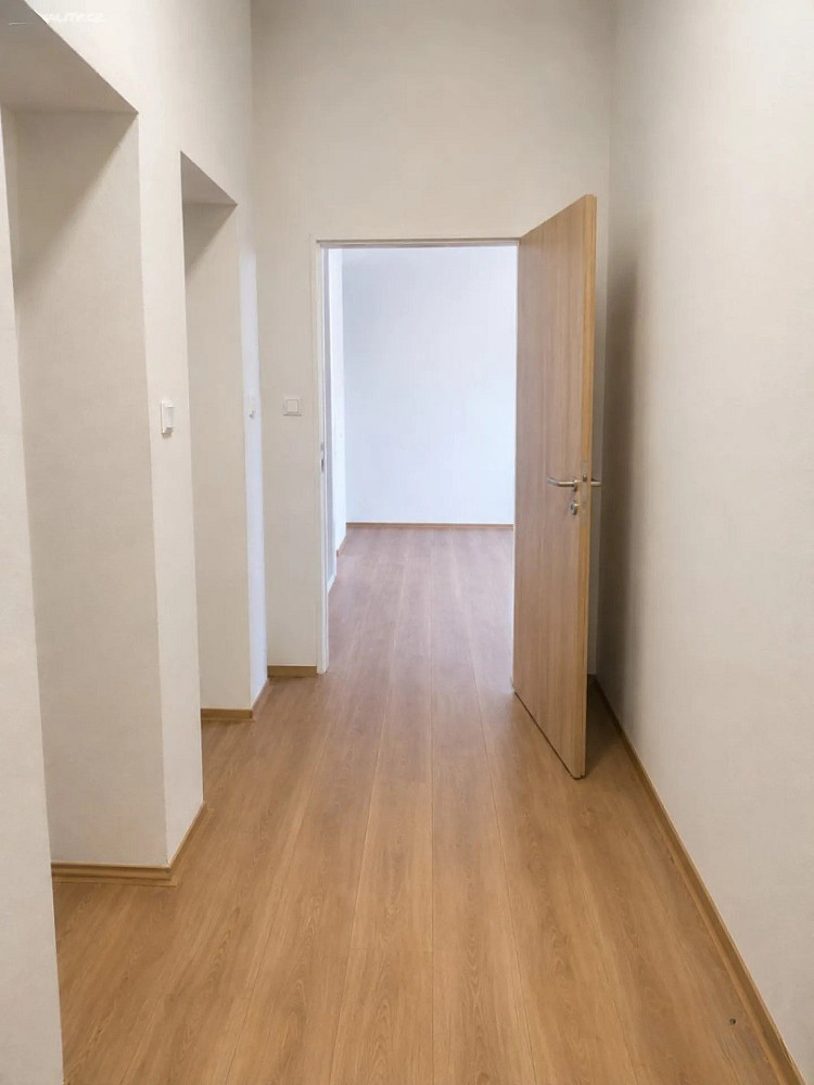 Pronájem bytu 1+kk 43 m² – fotografie 4