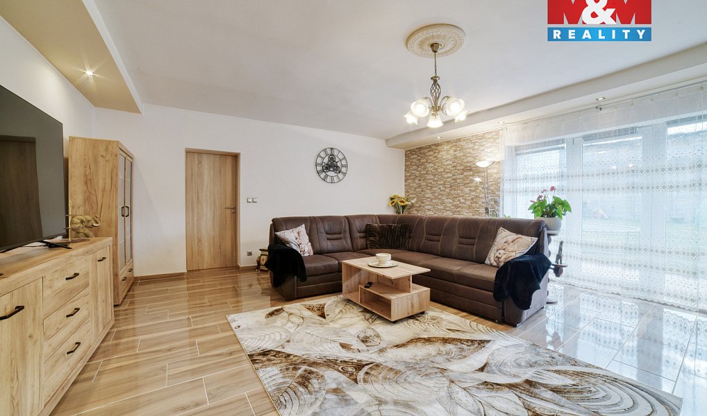 Prodej domu 252 m² s pozemkem 847 m², Planá – náhled fotky 2