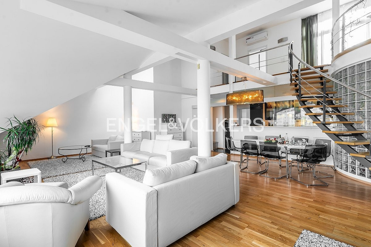 Pronájem bytu 6+kk 250 m² — photo 2