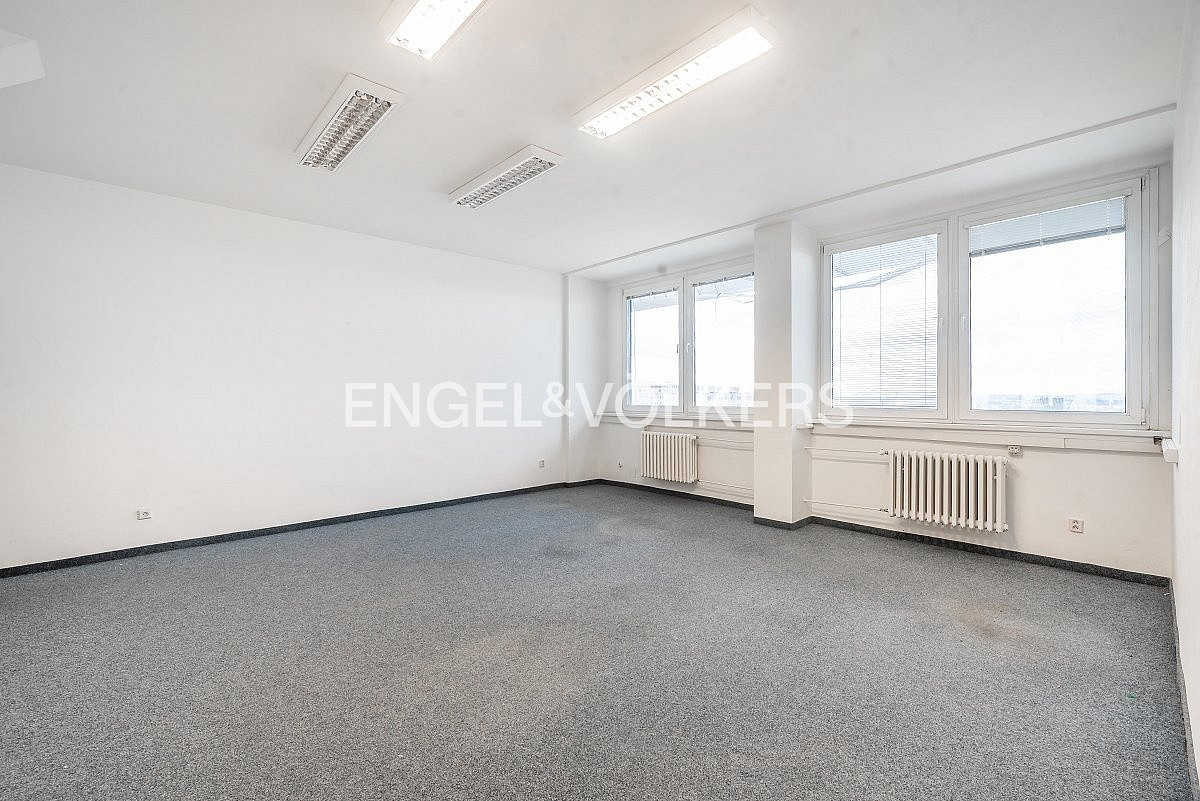 Pronájem kanceláře 135 m² – fotografie 4