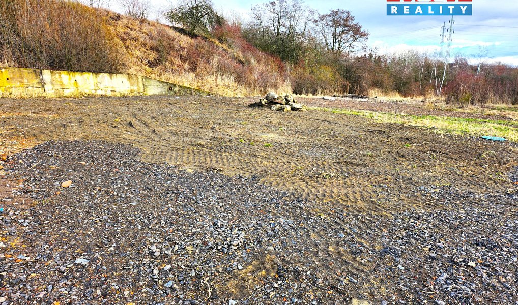 Prodej stavebního pozemku 2 629 m², Dubí – náhled fotky 3