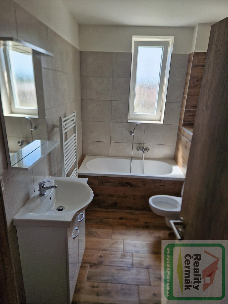 Pronájem bytu 2+kk 58 m² – pohled 4