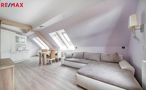 Pronájem bytu 6+kk 144 m², Na Vyhlídce, Karlovy Vary