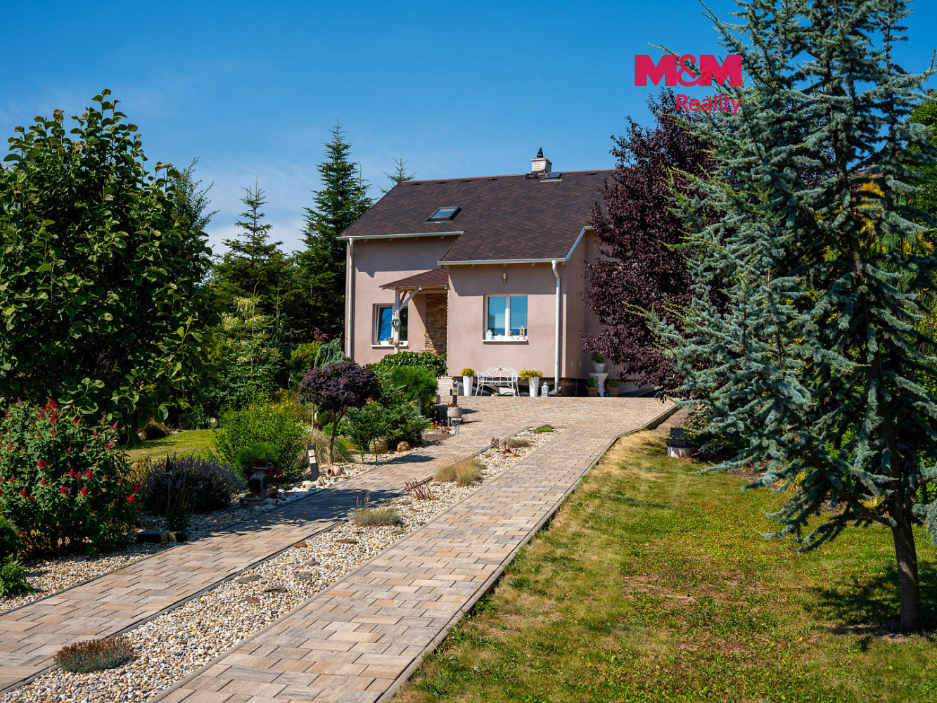 Prodej domu 250 m² s pozemkem 1 390 m²