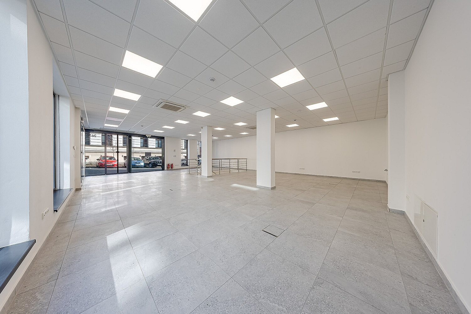 Pronájem obchodních prostor 137 m² – fotografie 3