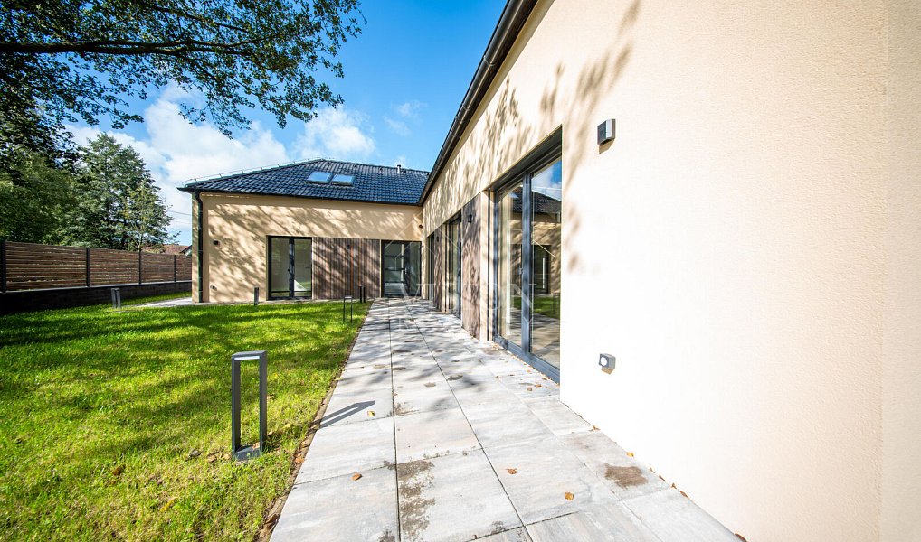 Prodej domu 272 m² s pozemkem 1 091 m², Kamenice – náhled fotky 49